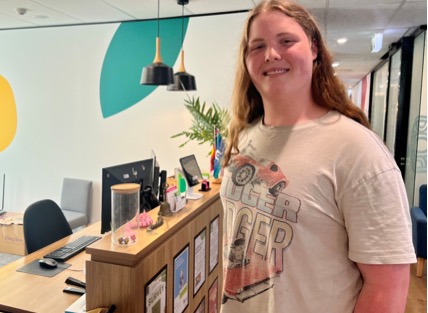 A person standing in a room

AI-generated content may be incorrect.