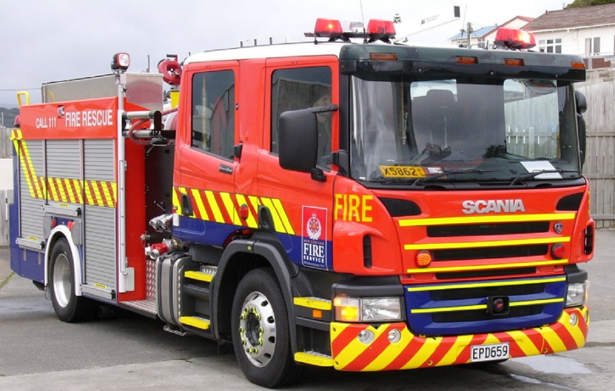 Fire crews battling Roxburgh blaze