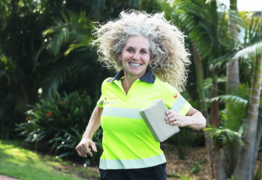 Always running on time: Kiama's own "running postie"