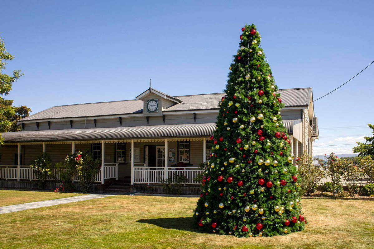 Christmas in Central; Shopping, Sports, Santa 