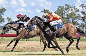 Family's triple win at Warren races