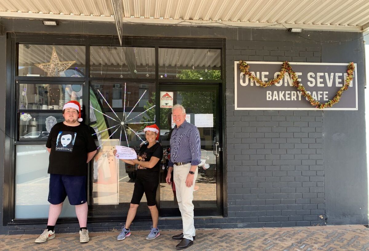 Christmas spirit lights up Warren
