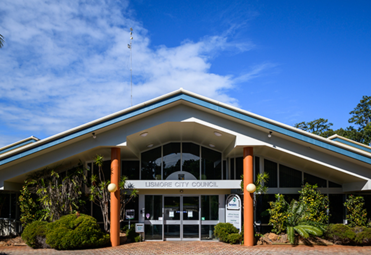 Extraordinary council meeting disrupted by unhappy members of the gallery