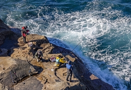 Stay Safe While Rock Fishing in Kiama this Festive Season
