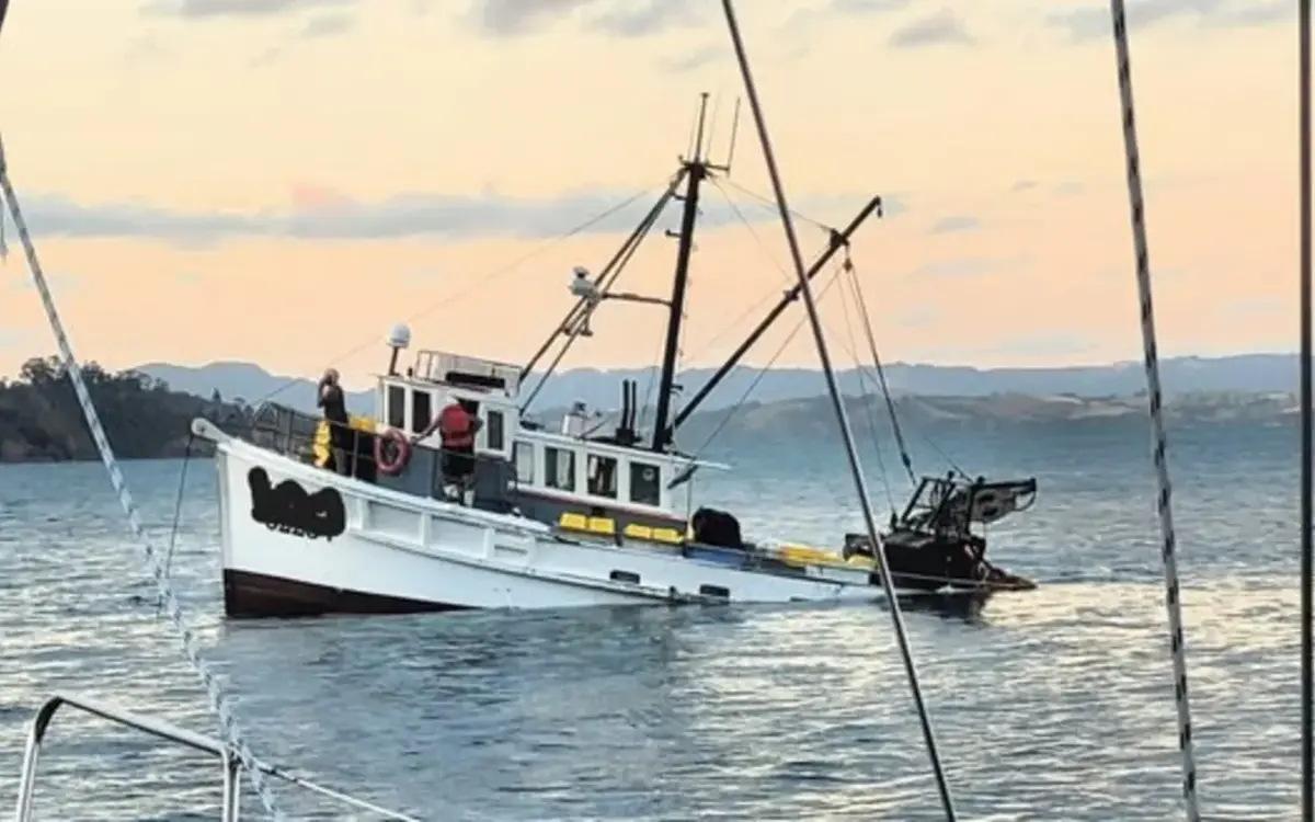 Debris warning as fishermen rescued in Hauraki Gulf