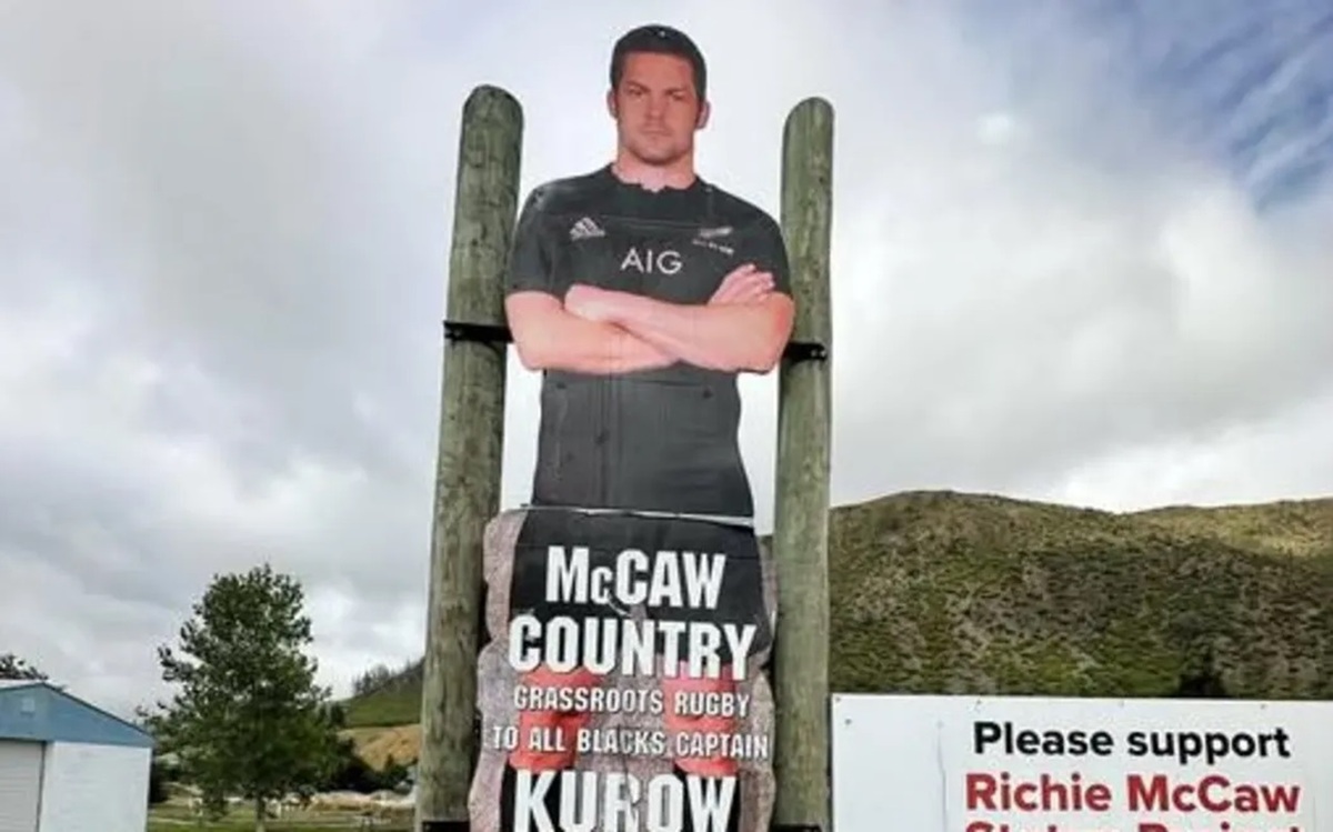 Faint stirrings of optimism as McCaw statue saga rumbles on