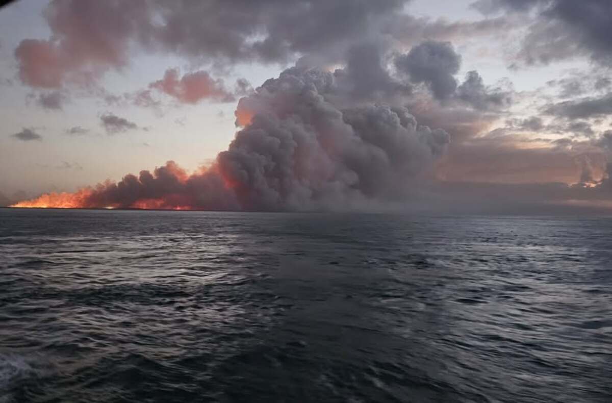 Fire crews battling large scrub fire at Tiwai Point