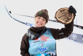 Zoi Sadowski-Synnott wins Snowboard Slopestyle World Cup