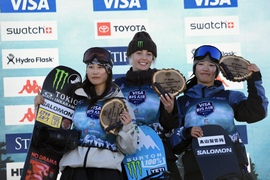 Zoi Sadowski-Synnott marks return to top of women’s snowboarding