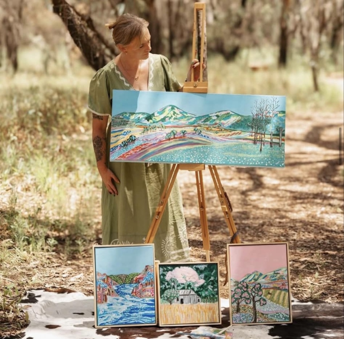 Emerging Nyngan artist shares art skills and self-expression without judgement