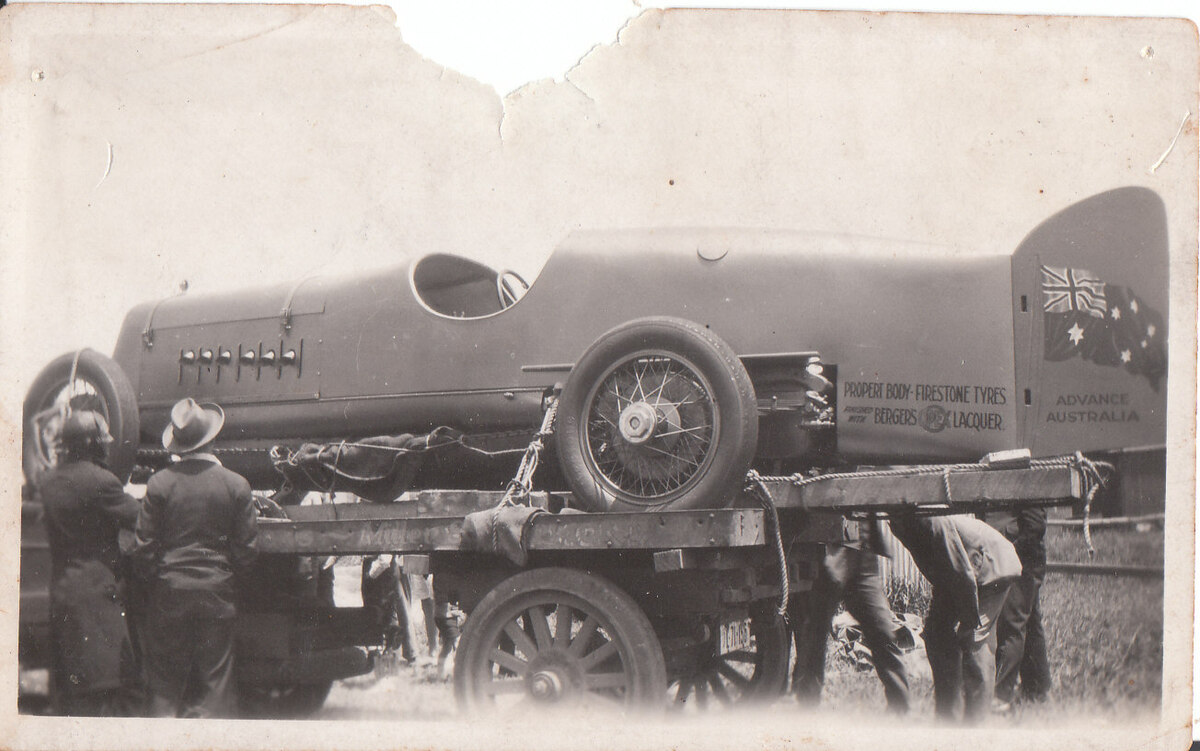 Beach racing on Seven Mile beach 1925