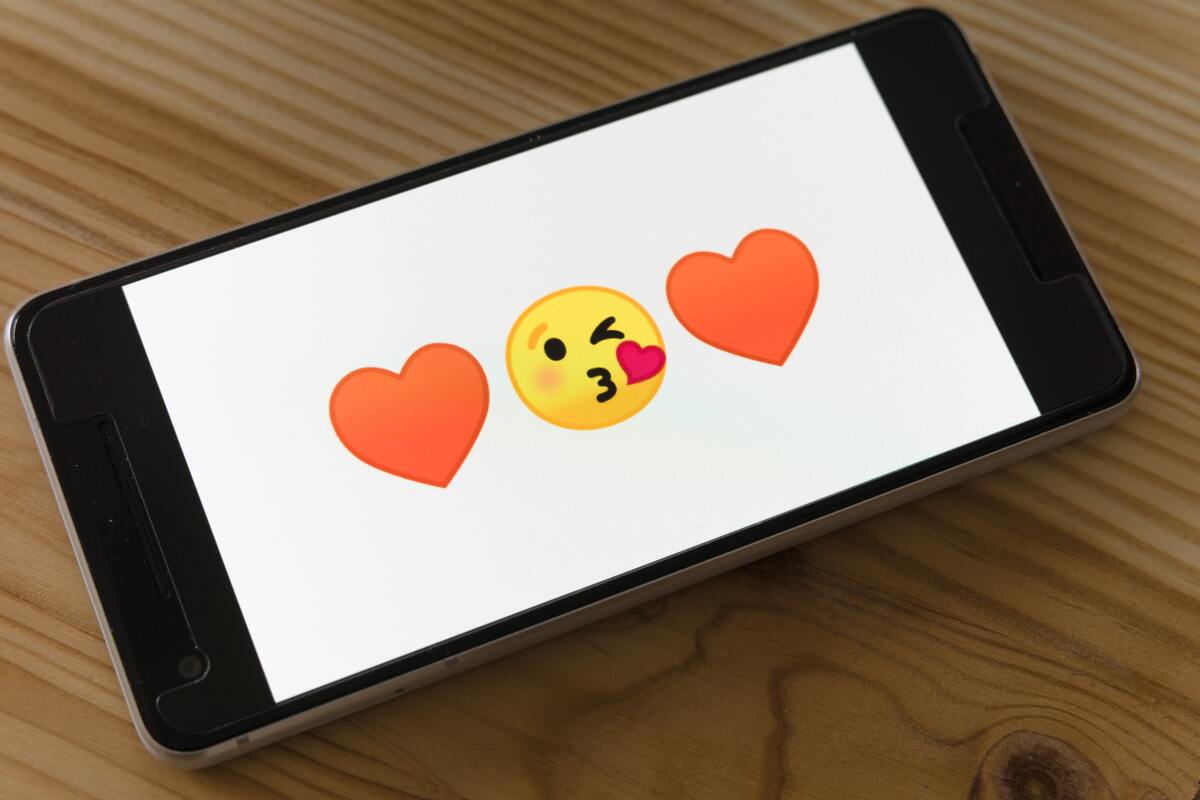 Daisy's Dating Diaries - The downside of online dating