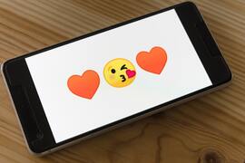Daisy's Dating Diaries - The downside of online dating