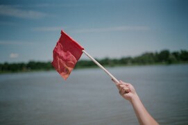 Daisy's Dating Diaries: Red glags and trust your gut