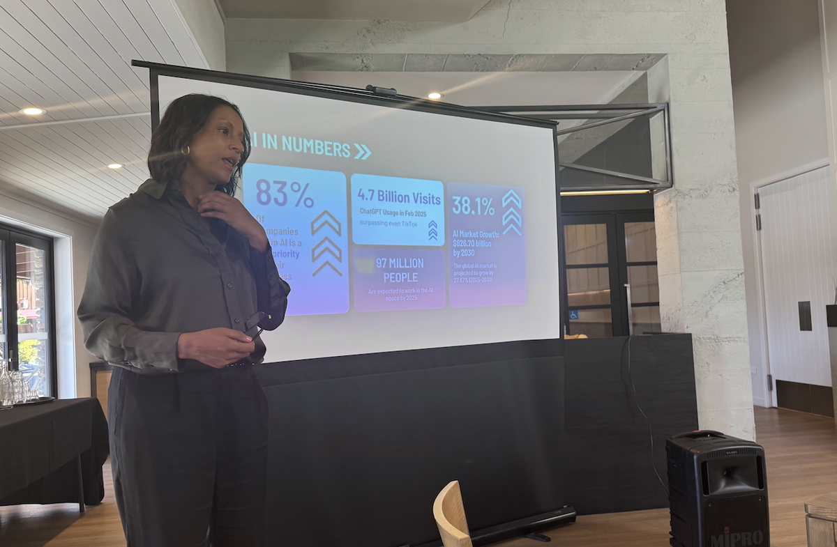 AI Digital expert shares knowledge with Central business leaders