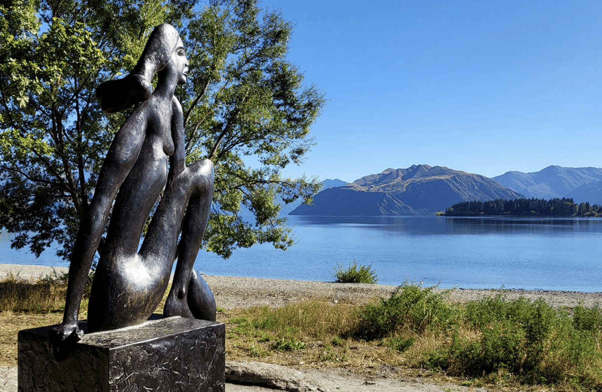 Sculpture installed on lakefront 