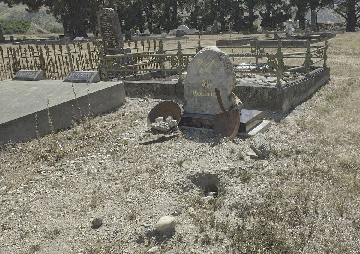 Cromwell, Alexandra Cemeteries to be tidied up, extended