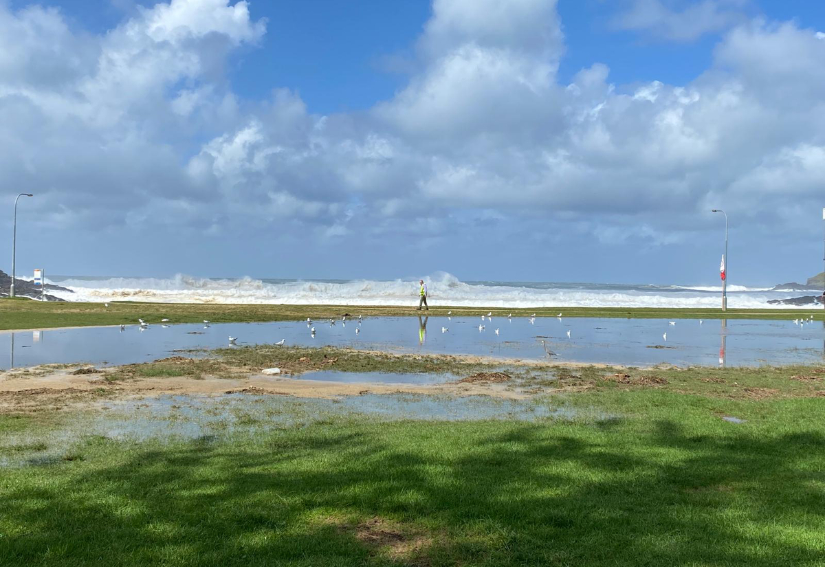 Warning issued over wild waves at Kiama beaches