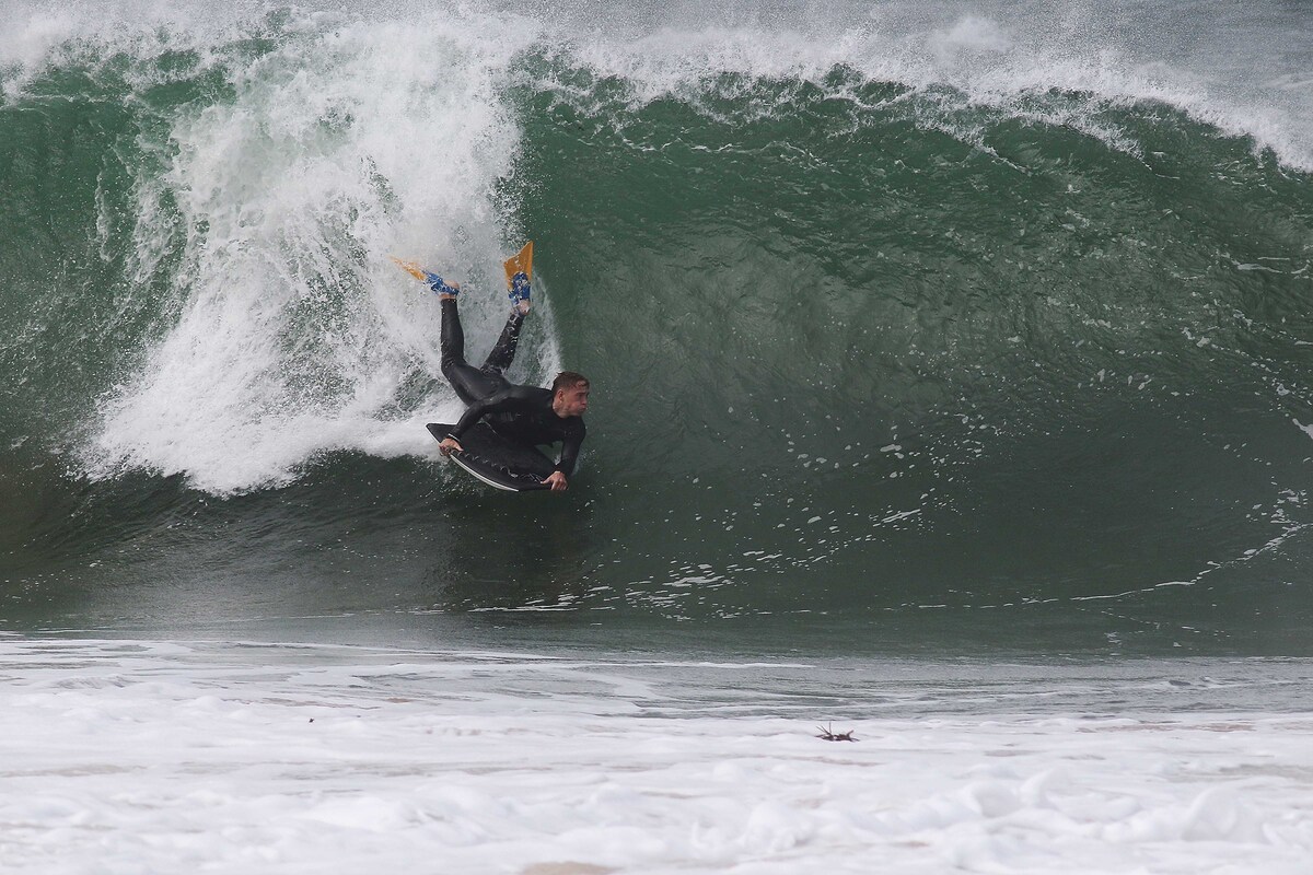Biggest surf in 40 years hits Kiama's beaches