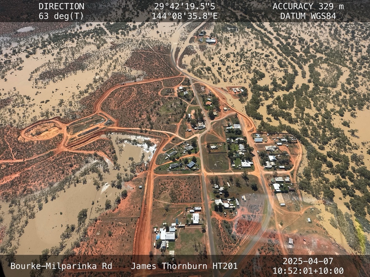 Paroo River hits historic record, isolates Wanaaring