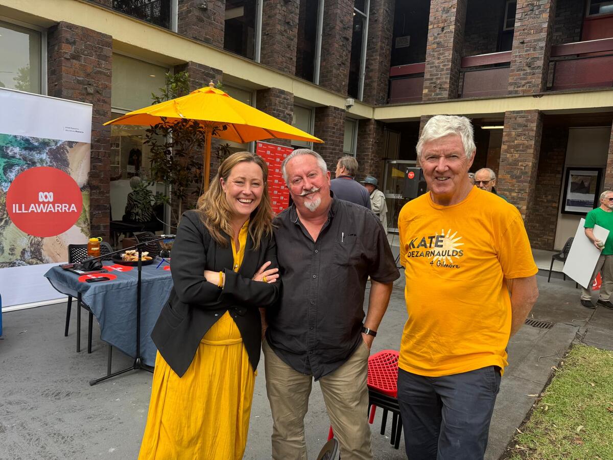 Kate's no teal but flattered by comparison