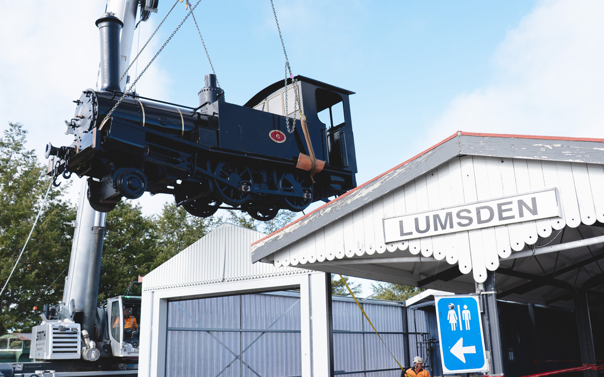 Historic loco flies into Lumsden
