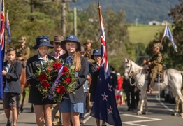 Jamberoo community's Anzac march honours those who served
