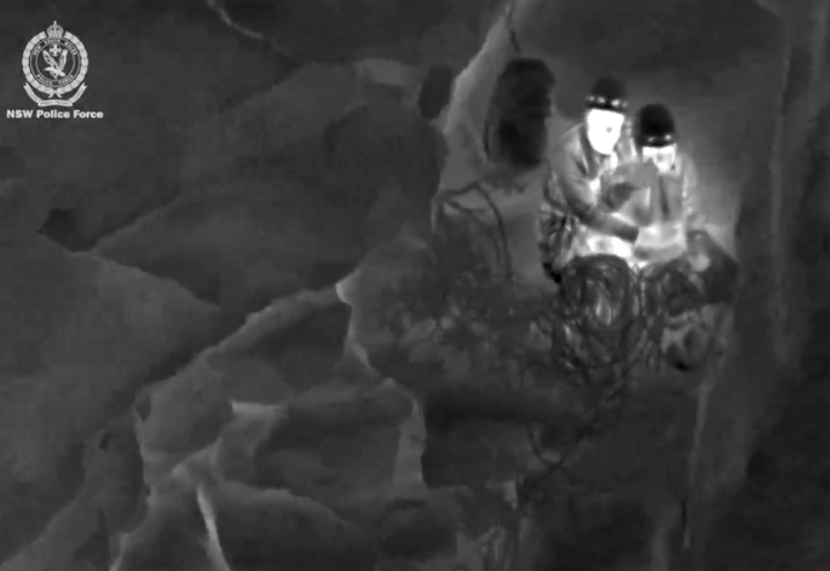 Police release footage of clifftop rescue in Warrumbungles