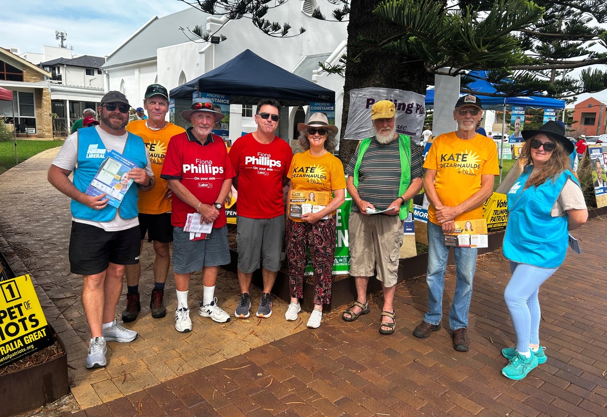 Dezarnaulds slams councils after political signs removed