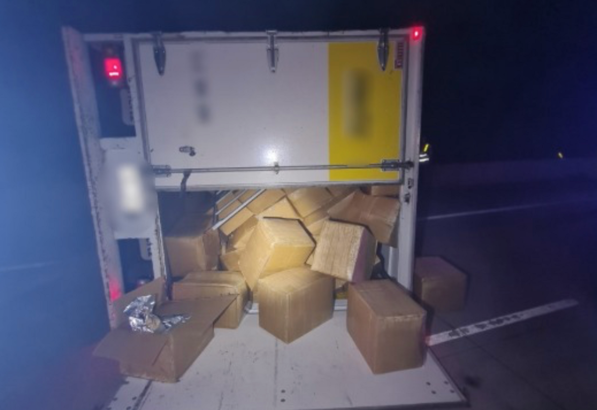 Illegal tobacco worth more than $500,000 seized after crash near Grafton