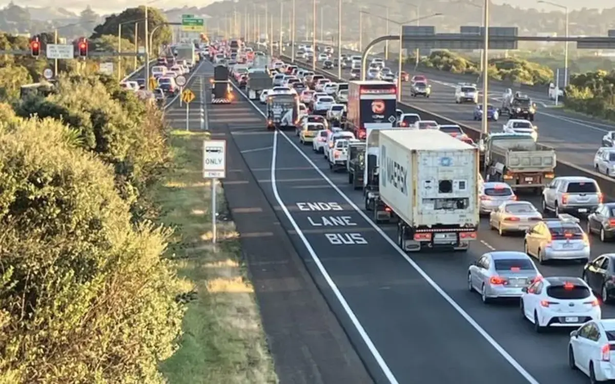 Morning Traffic Delays: Crashes near Harbour Bridge and SH20