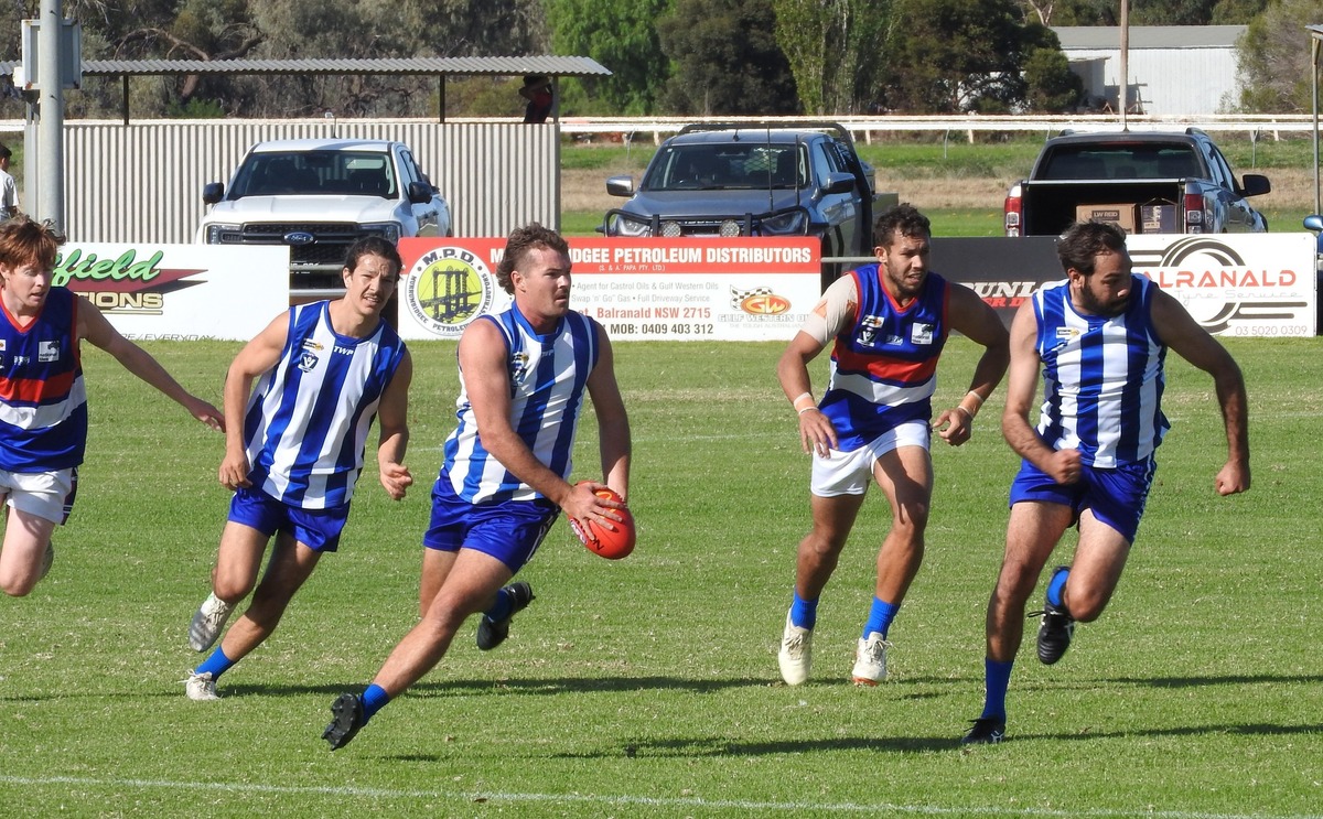 Balranald Roos edge out Tyntynder in nail-biting senior footy clash