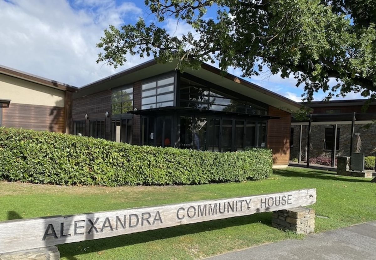 Alexandra Community House takes services to Ranfurly