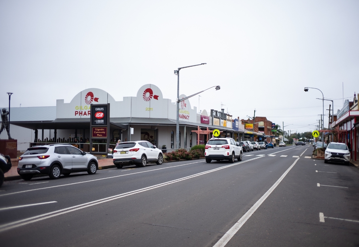 Teens charges with Gil moto theft