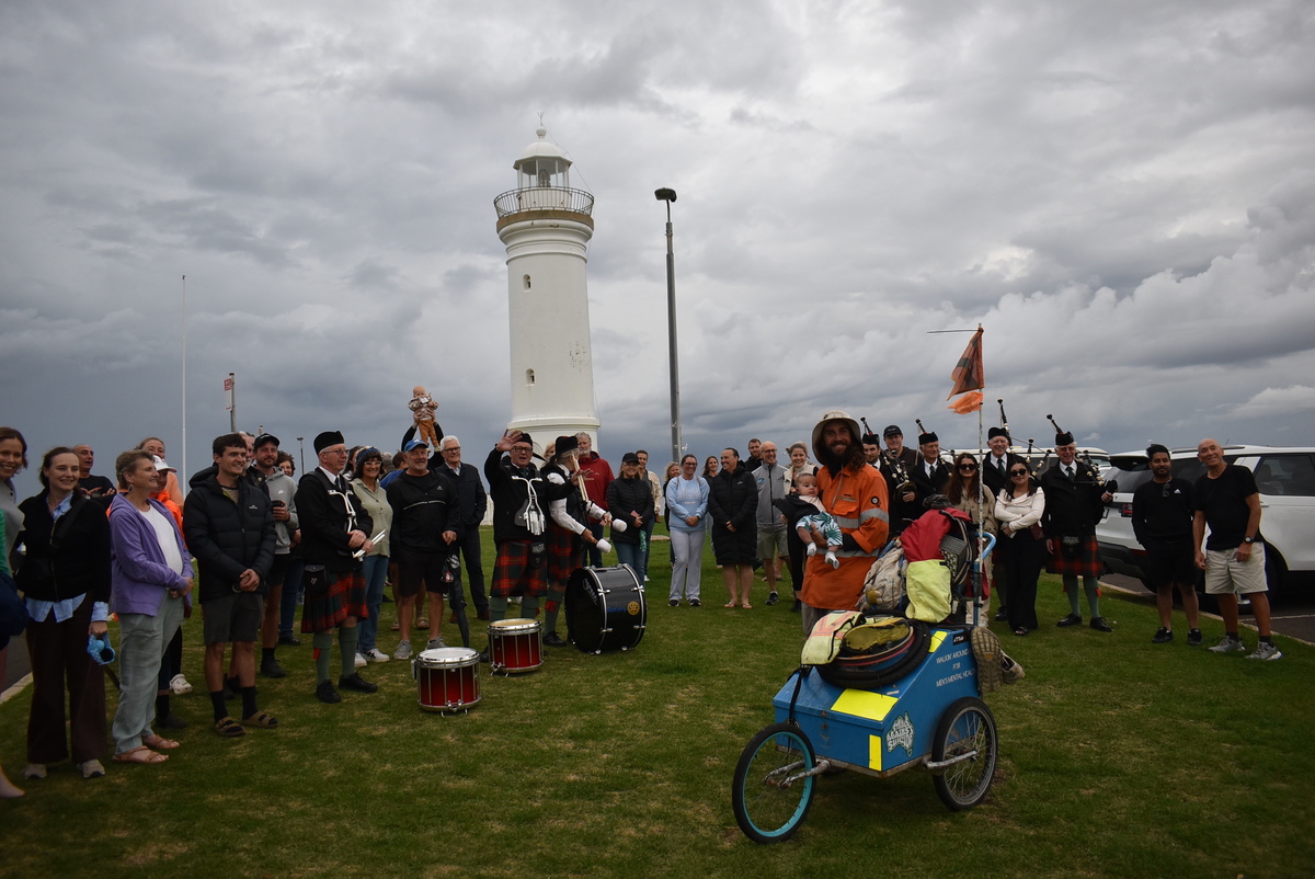 Alex returns to Kiama after 480-day walk for suicide awareness