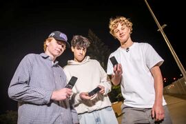 The teens saying no to social media (and yes to brick phones)