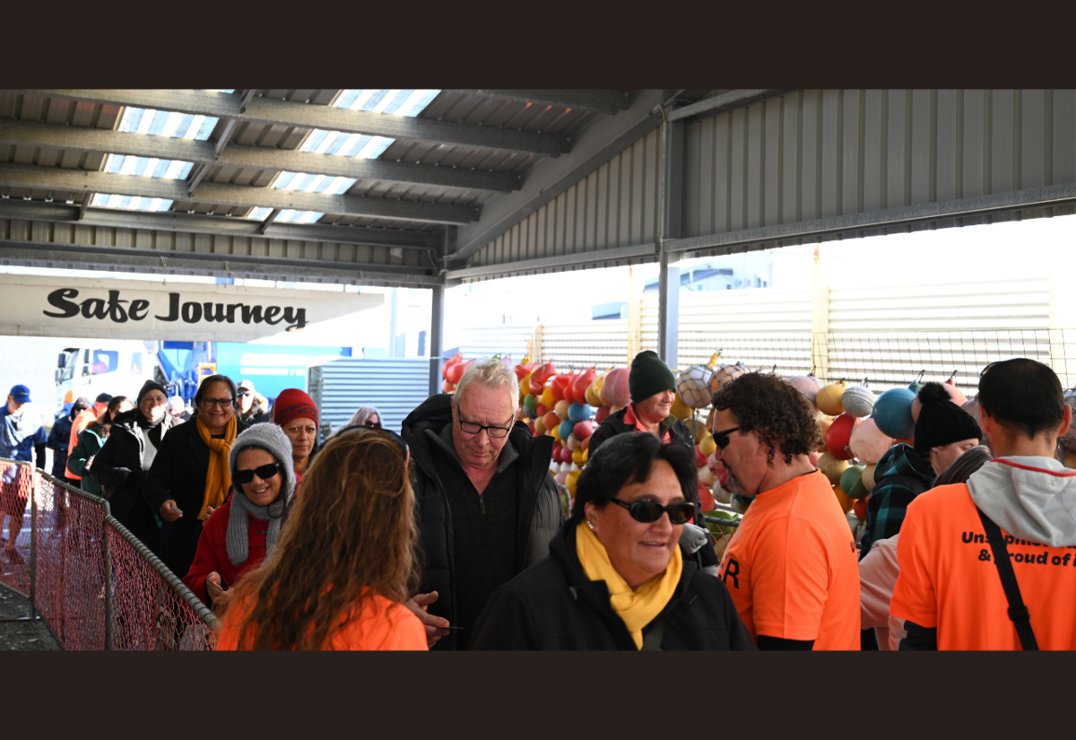 Oyster festival crowd enjoy food, entertainment and sun