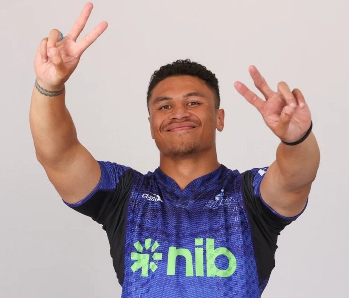 Clarke Re-Signs as Blues Chase Glory