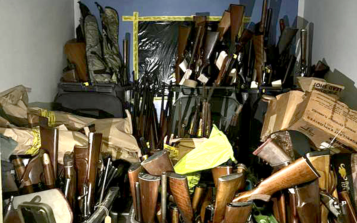 Police seize 500 weapons from Gore property