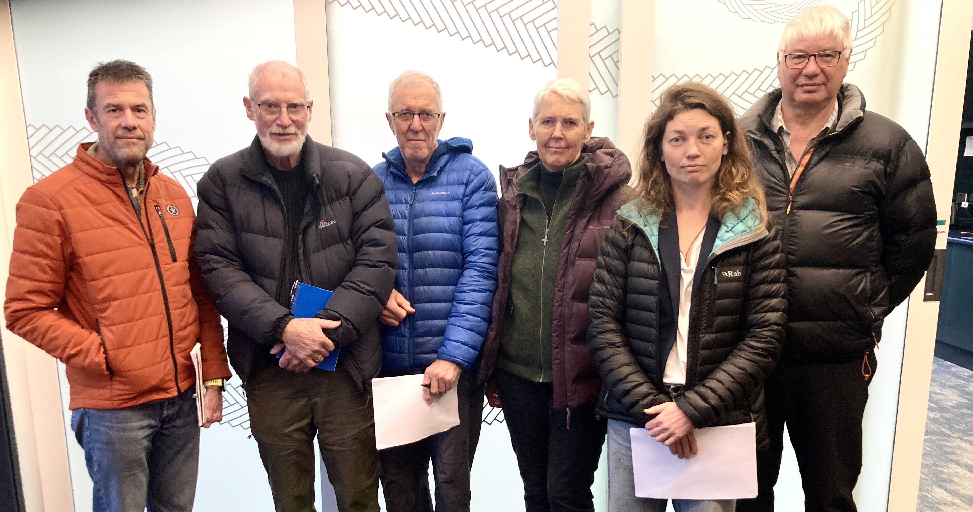 Dry bores and dust storms: community groups raise more concerns over lake level proposal
