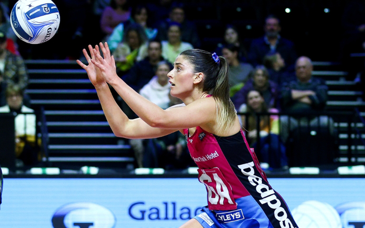 Steel stops Pulse to keep premiership hopes alive