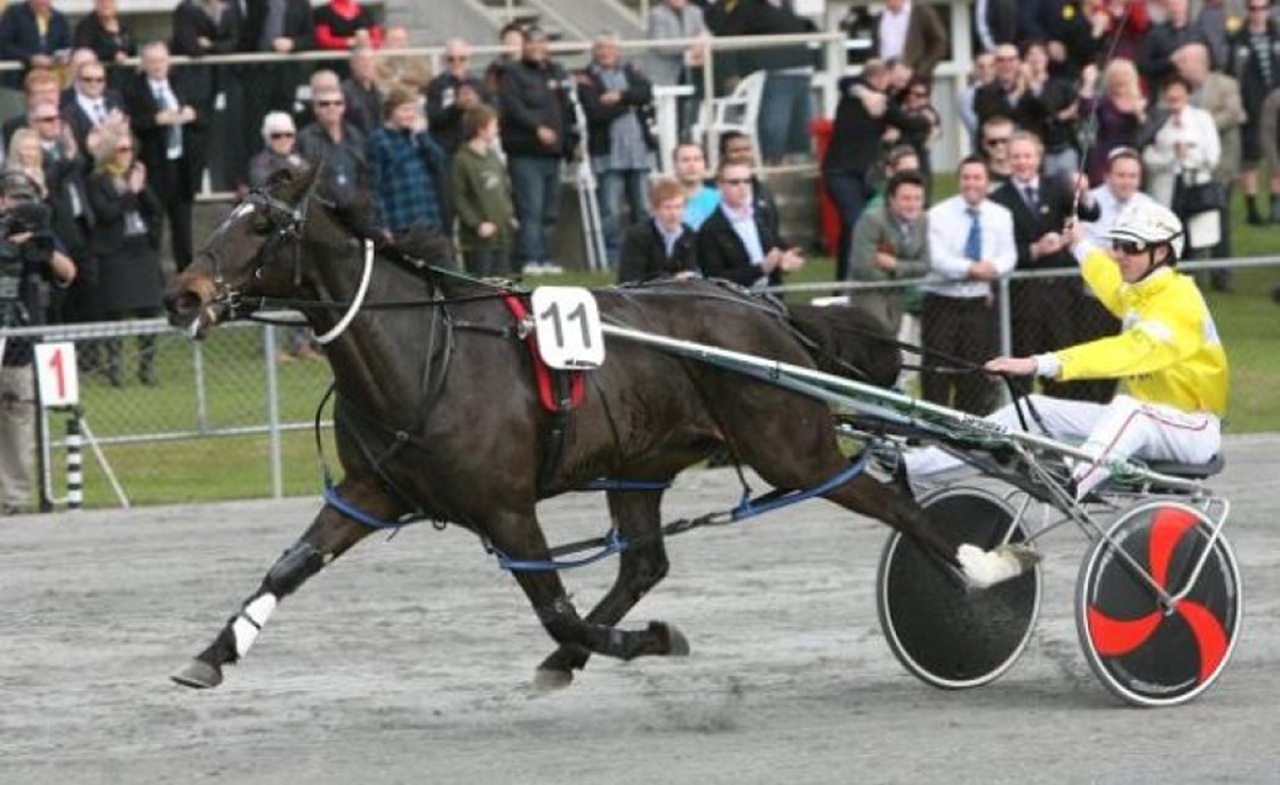 Racing action at Ascot Park Raceway this Sunday
