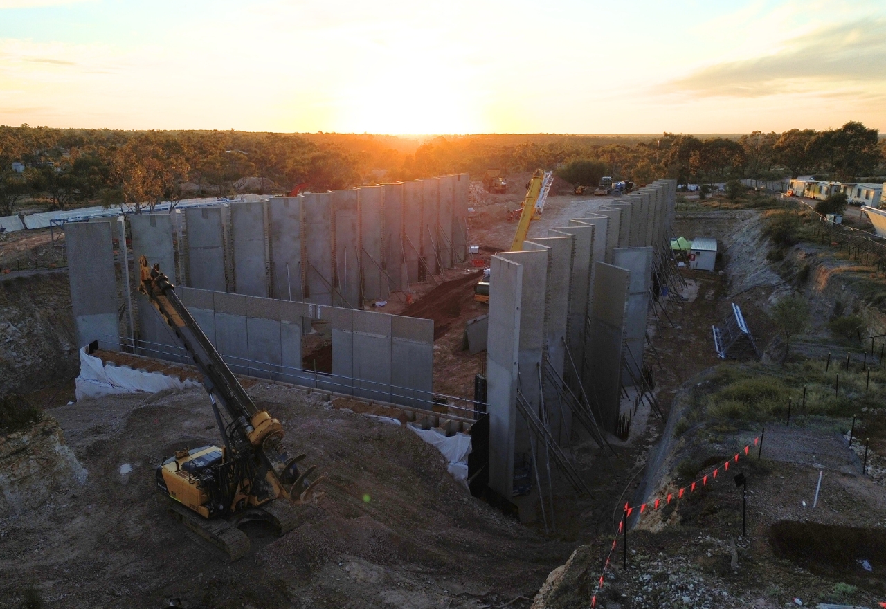 Building paused on Australian Opal Centre