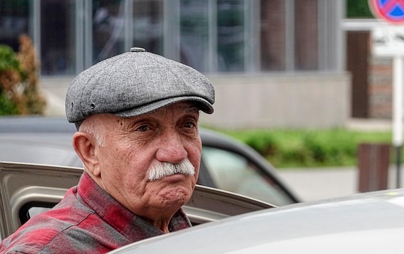 Fake AI article targeting older drivers 