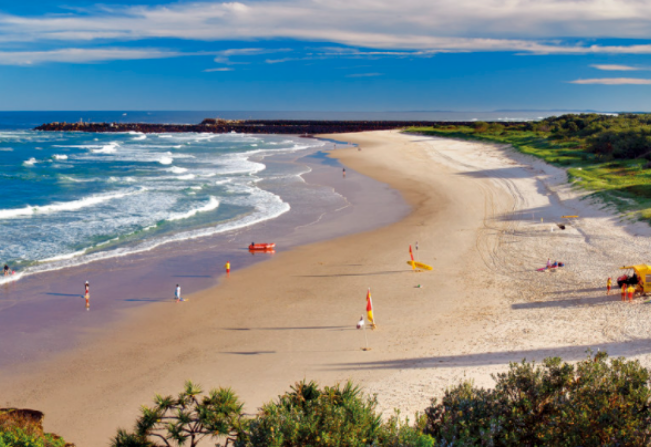 Red and yellow flags fly for beachgoers as NSW patrol season begins 