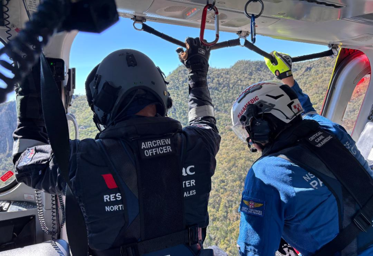 Injured hiker helped by paramedic in Warrumbungles