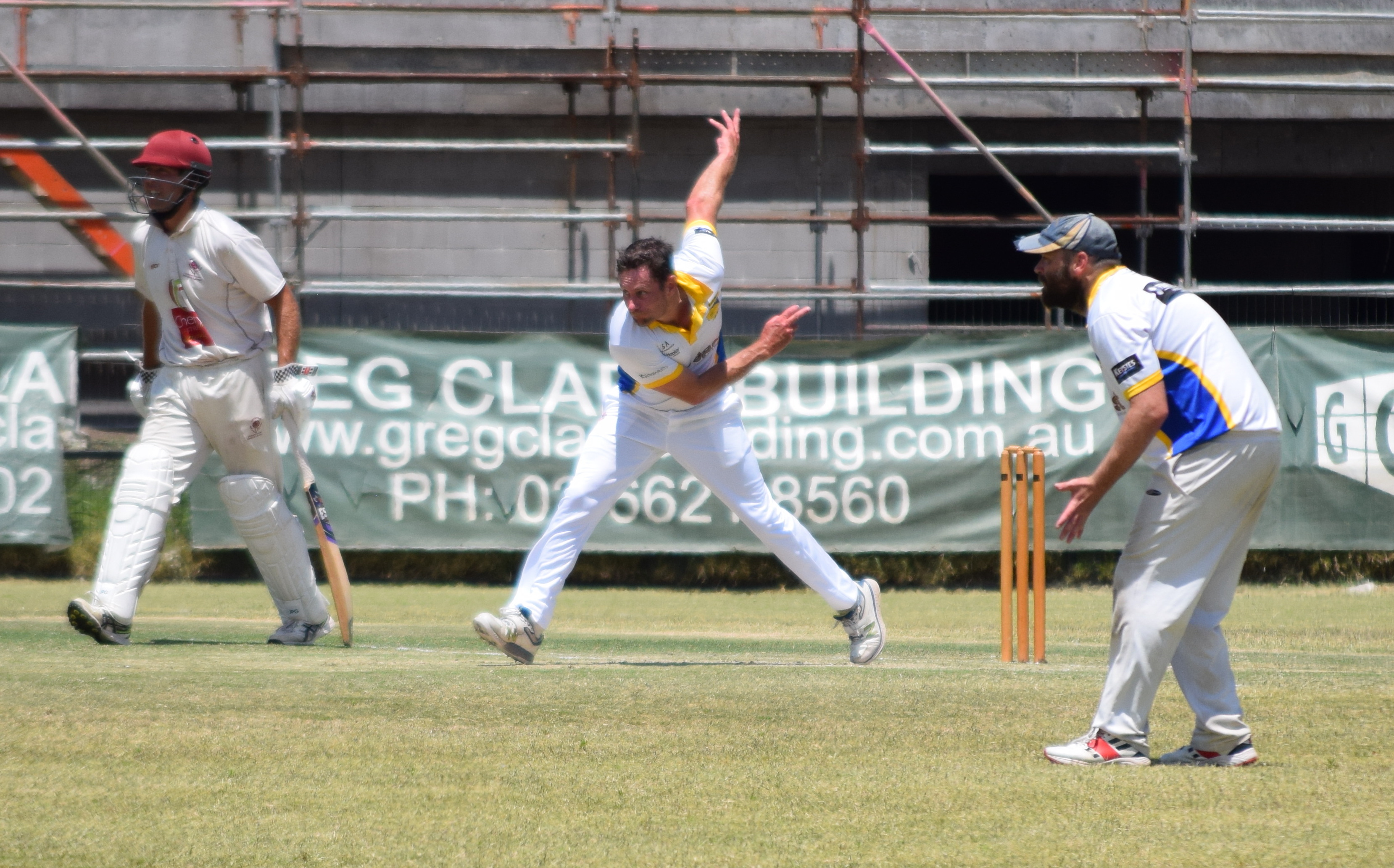 Brothers scrape through for Round 1 win