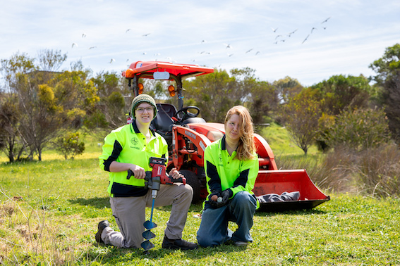Sniffer dog joins students for turtle conservation