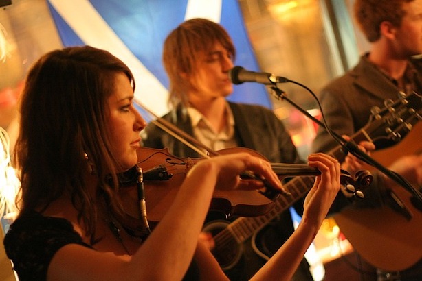 Fleurieu Folk Festival celebrates spring
