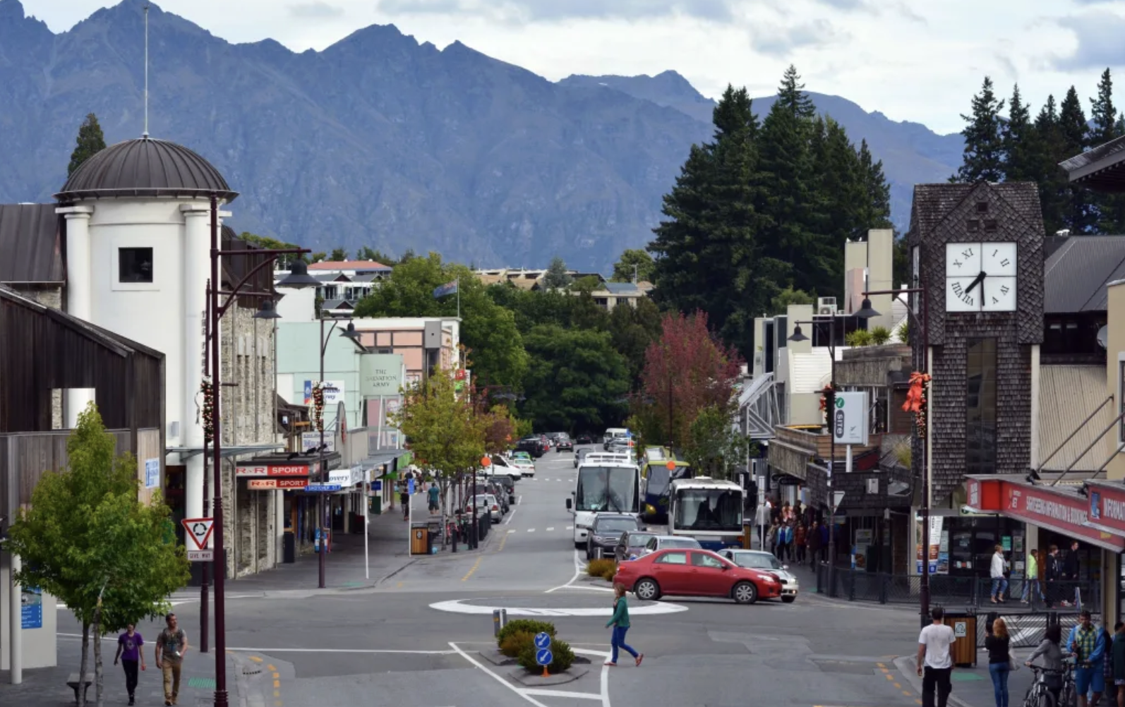 Jobseekers ignoring 'buffet' of roles in pricy tourist towns, employers say